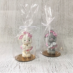 Фигурка из глазури "Зайка с игрушкой" 10см